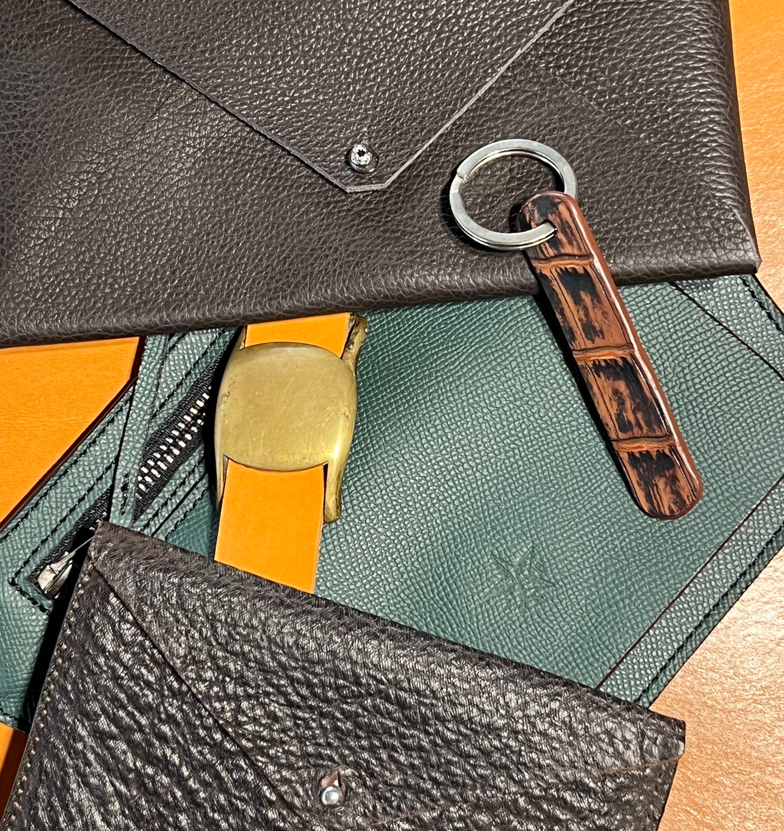 【JUUN.J X NEW ERA】LEATHER KEYRING FW25 / JC578ZPN15 Sleek Modern Leather Key Ring | Custom Leather Keychain